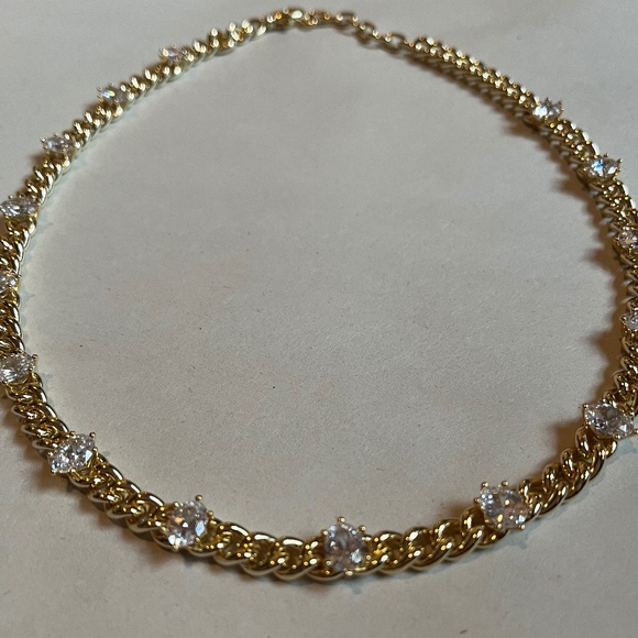 KENDRA SCOTT Cailin Crystal Chain Gold Embellished Gold Plated Zirconia Necklace - Picture 5 of 6